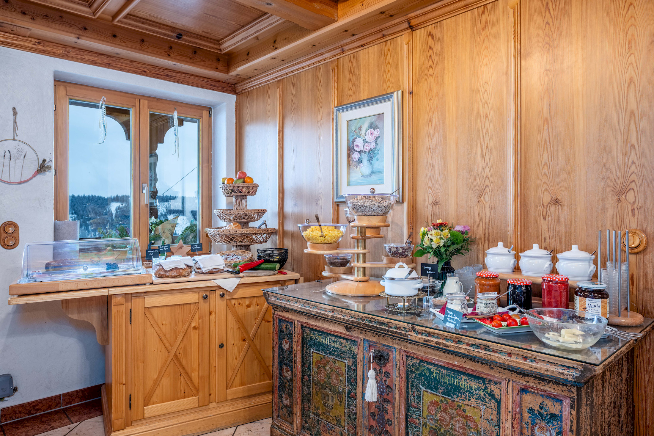 Große Auswahl beim Buffet-Frühstück mit regionalen Zutaten